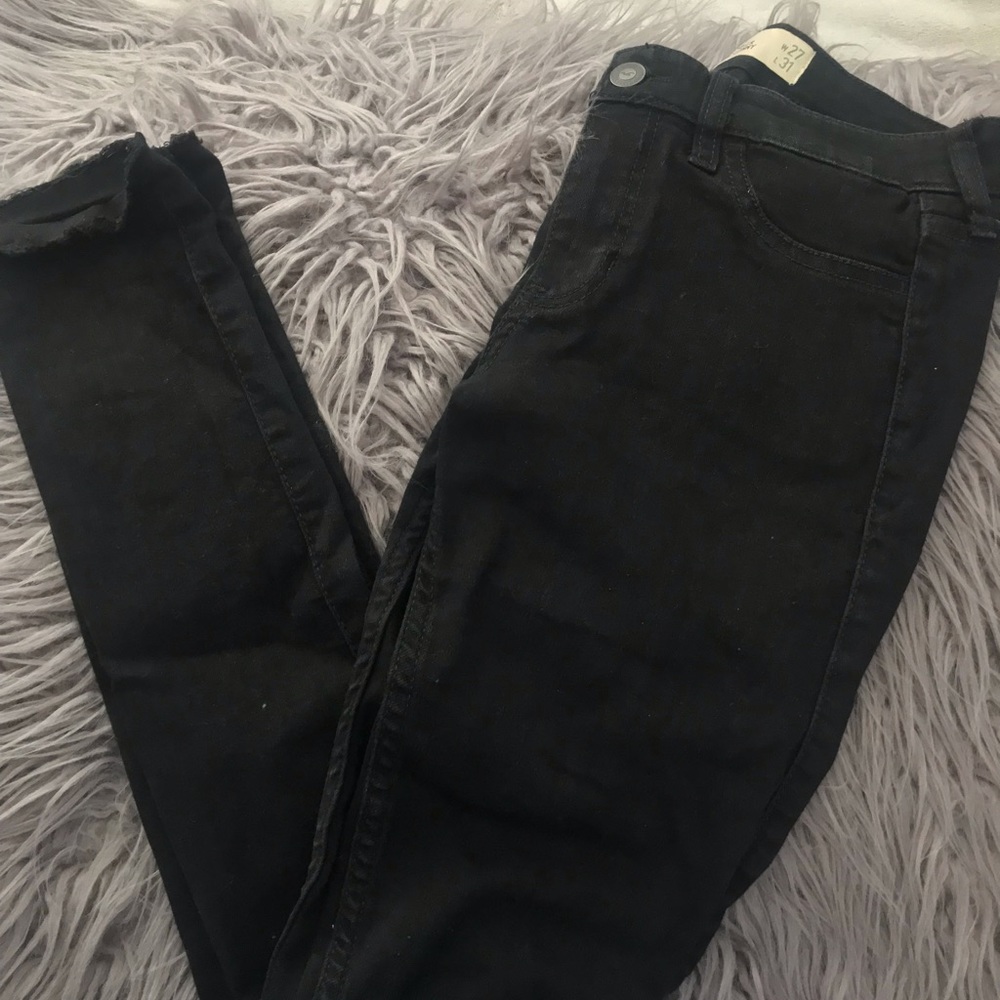 Black Knee Ripped Jeggings